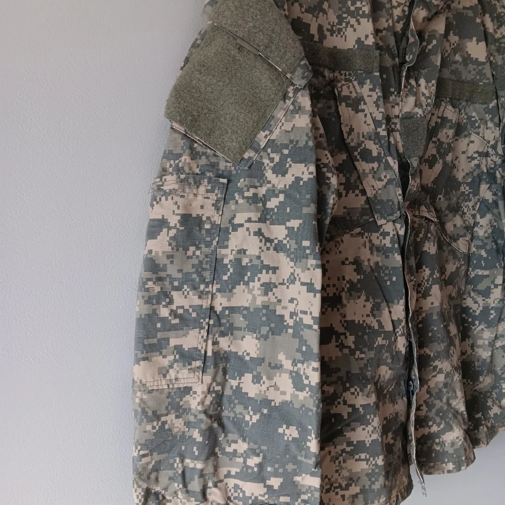 U.S. Army Coat Combat Uniform Nylon Cotton 50/50 Digital Camo Large Regular
